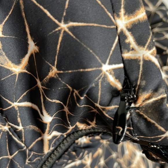 LULULEMON MISS MISTY II IN STAR CRUSHED RUNNING JACKET BLACK WHITE RUST SZ 6 - Picture 11 of 15